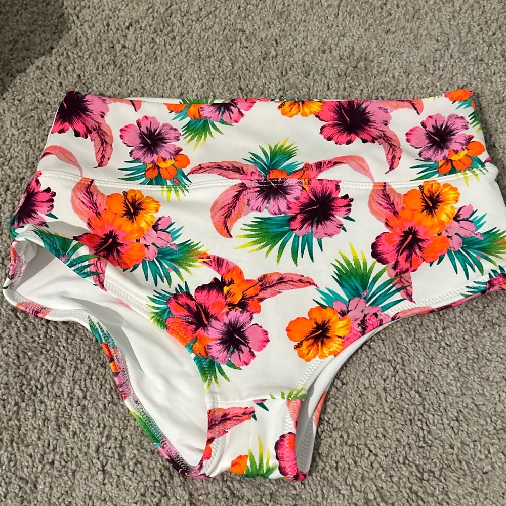 Bottoms for swimming or active wear